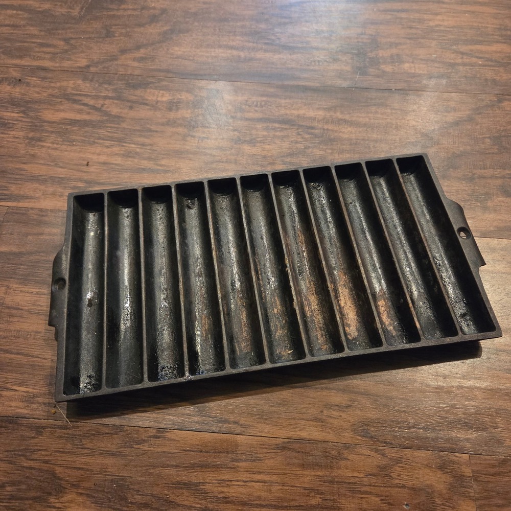 Vintage Cast Iron Cornbread Stick Pan 11 Slot Cornstick Baking Mold Bakeware